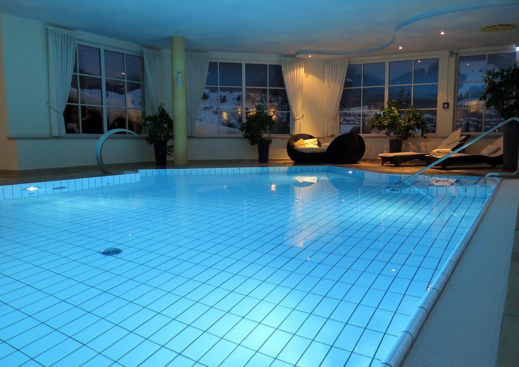 swimming pool, blue, water-659911.jpg